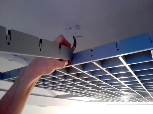 Как сделать натяжной потолок своими руками: технология монтажа