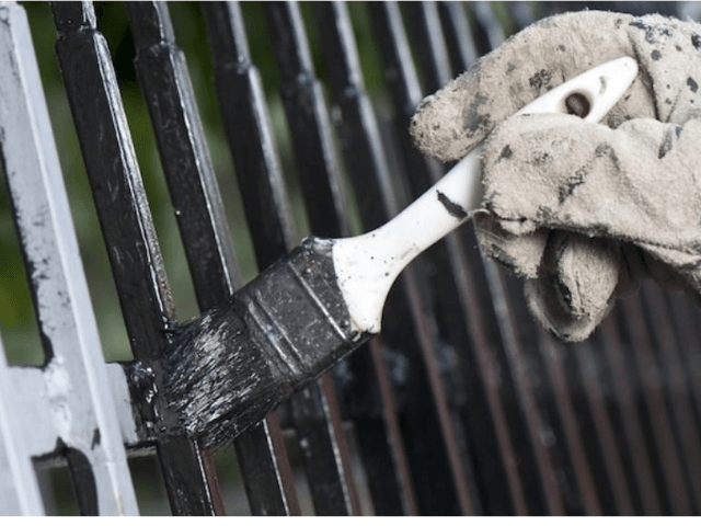 Зачем красят столбы