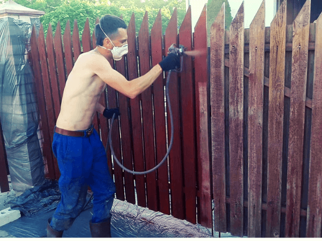 Зачем красят столбы