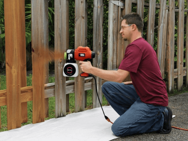 Зачем красят столбы