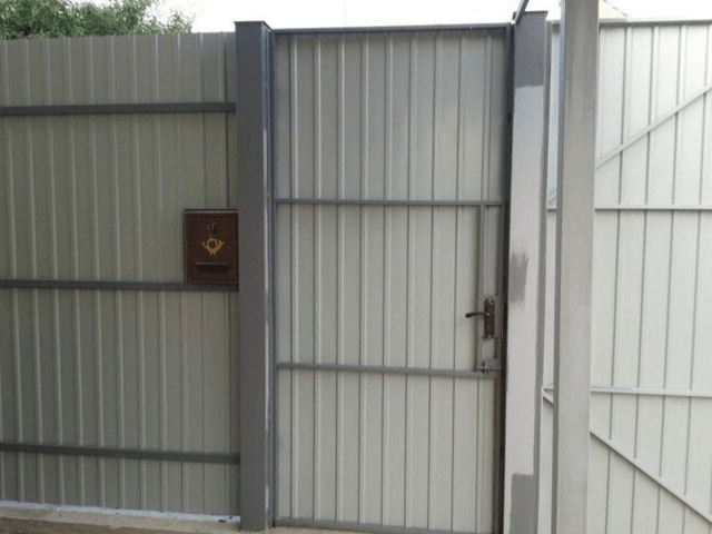 почтовый ящик на заборе poztovuy-yachuk na zabore