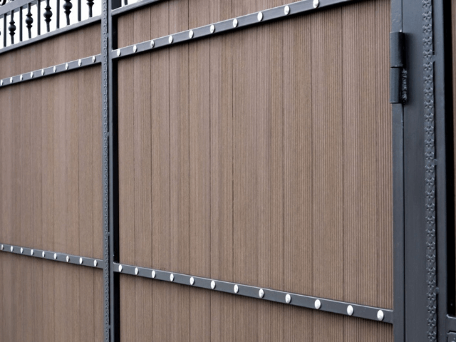 ворота из террасной доски vorota-iz- terrasnoy-doski