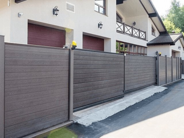 ворота из террасной доски vorota-iz=terrasnoy-doski