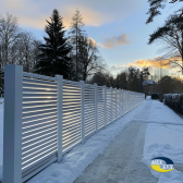 zovmarketing A Louvered Fence in RAL 9003 Signal White equipp 23b9ee90 ec92 4d81 ae62 2b82bf04fb27 0 1