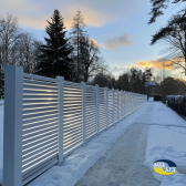 zovmarketing A Louvered Fence in RAL 9003 Signal White equipp 23b9ee90 ec92 4d81 ae62 2b82bf04fb27 0