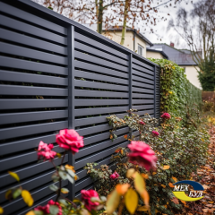 zovmarketing A Louvered Fence with horizontal slats in RAL 7024 e7284532 bded 482f 9387 c8a183f48c29 1