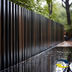 zovmarketing A chic fence with expansive horizontal slats in 146ceb00 3a98 40c3 8170 e4de102dbf00 3